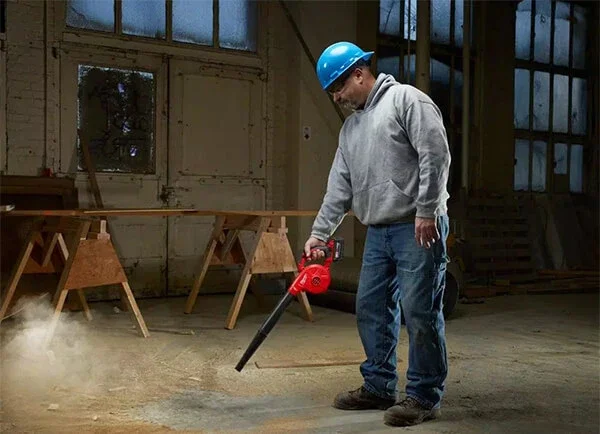 Compact blower in action